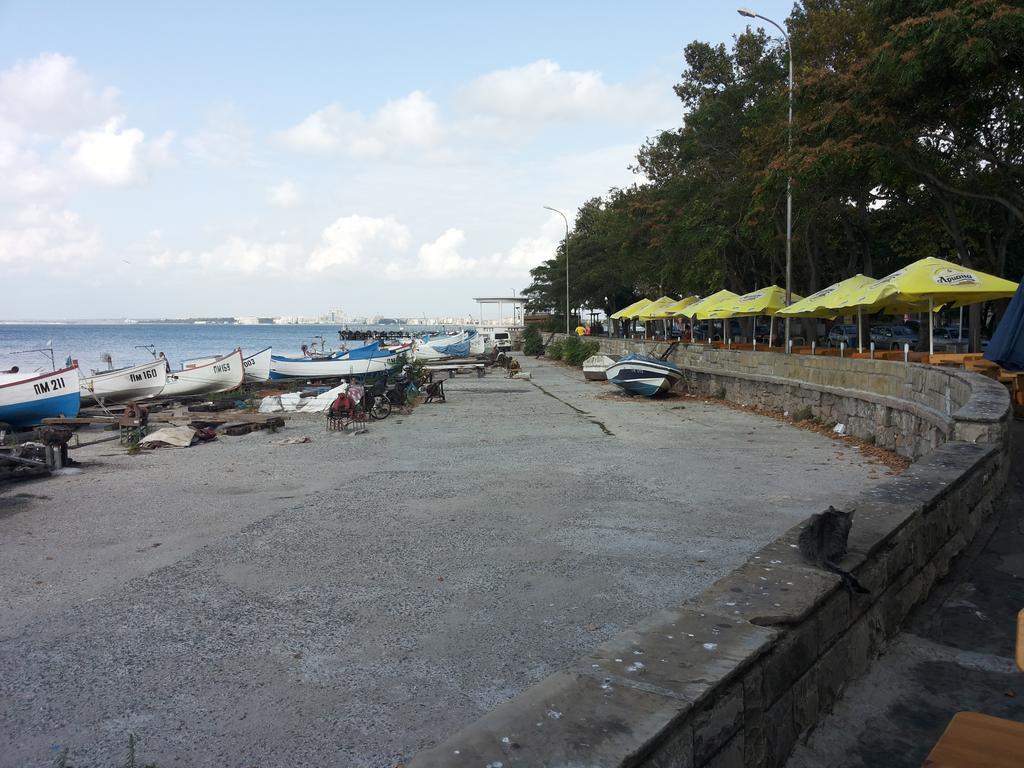 Апартаменти И Стаи За Гости Анхиало Pomorie Bagian luar foto